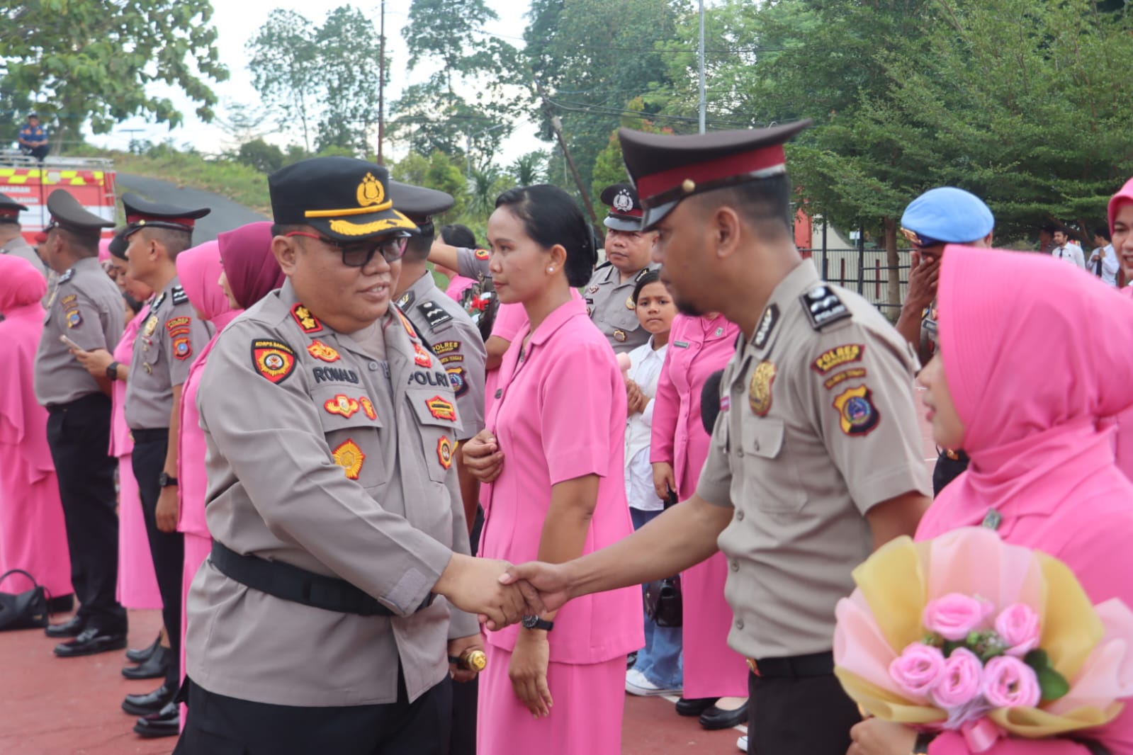 Orang No 1.Polres Banggai Kepulauan Pimpin Upacara Kenaikan Pangkat 44 Personel Periode Januari 2026